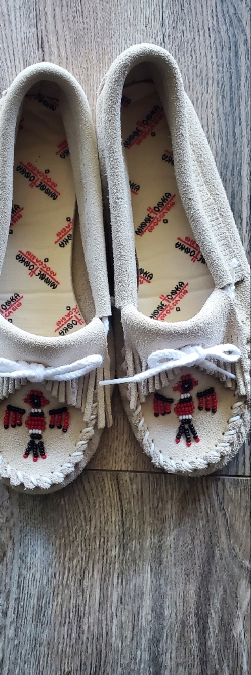 Minnetonka Women’s Beige Thunder Bird Fringe Moccasins